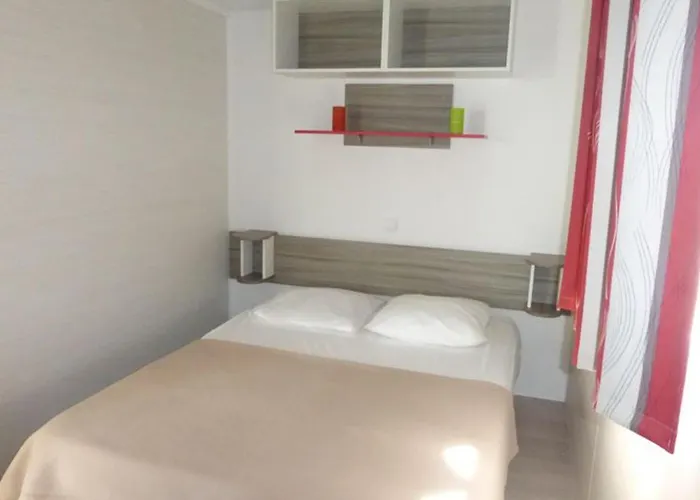 Mobil-home Pour 5 Pers, Moderne Avec Terrasse - Api-1-52-699 * Notre-Dame-de-Monts