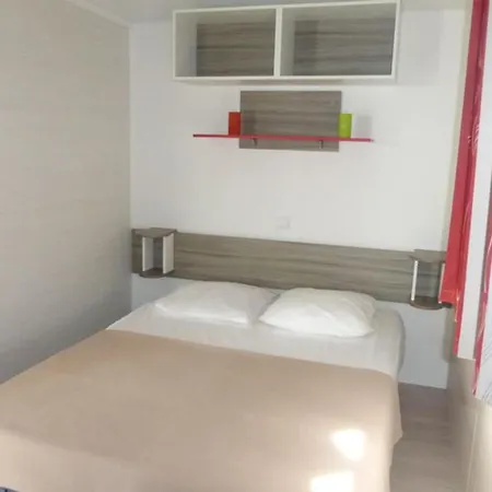 Mobil-home Pour 5 Pers, Moderne Avec Terrasse - Api-1-52-699 * Notre-Dame-de-Monts