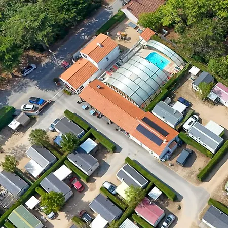 营地 Mobil-home Pour 5 Pers, Moderne Avec Terrasse - Api-1-52-699